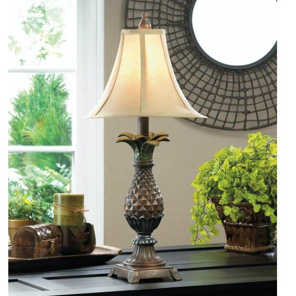 Stately Pineapple Table Lamp
